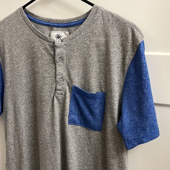 On The Byas 3 button Henley gray / blue - Picture 3 of 5